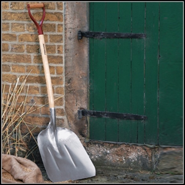 lopata-zapada-si-cereale-1268mm-fiskars